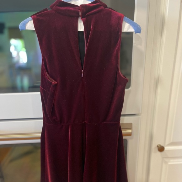 Women's Burgundy Velvet Choker Skater Dress - Picture 7 of 10